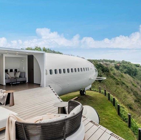 side-view-private-jet-villa-bali