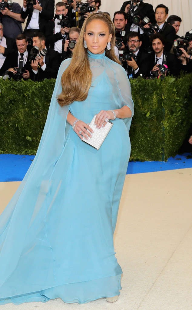 rs_634x1024-170501172219-634-met-gala-2017-arrivals-jennifer-lopez