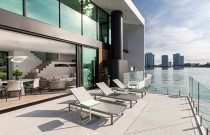 The US$5.5 Million Luxurious Arkup Floating House is Unveiled